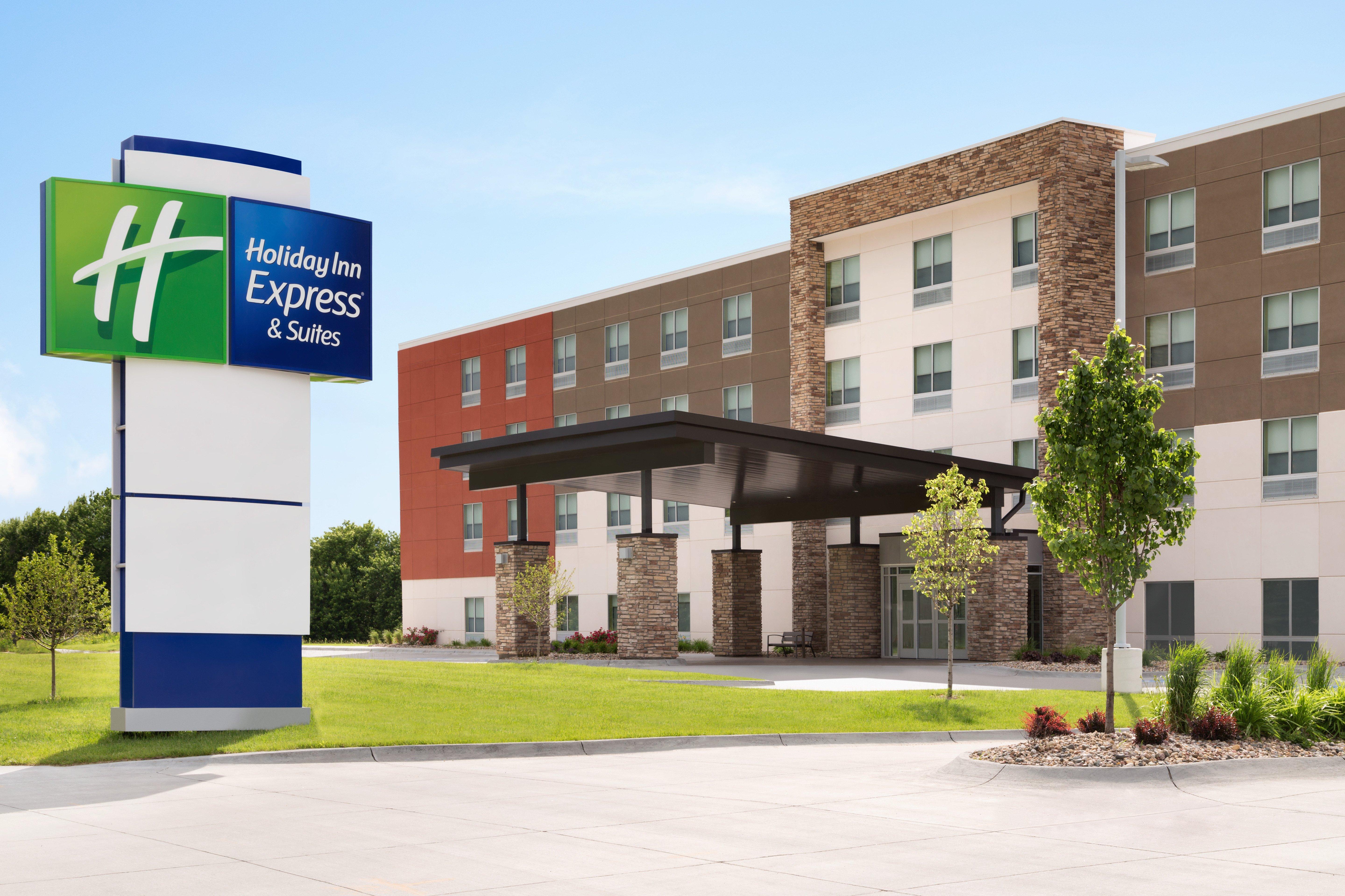 Holiday Inn Express & Suites Allen Park, An Ihg Hotel Exterior photo