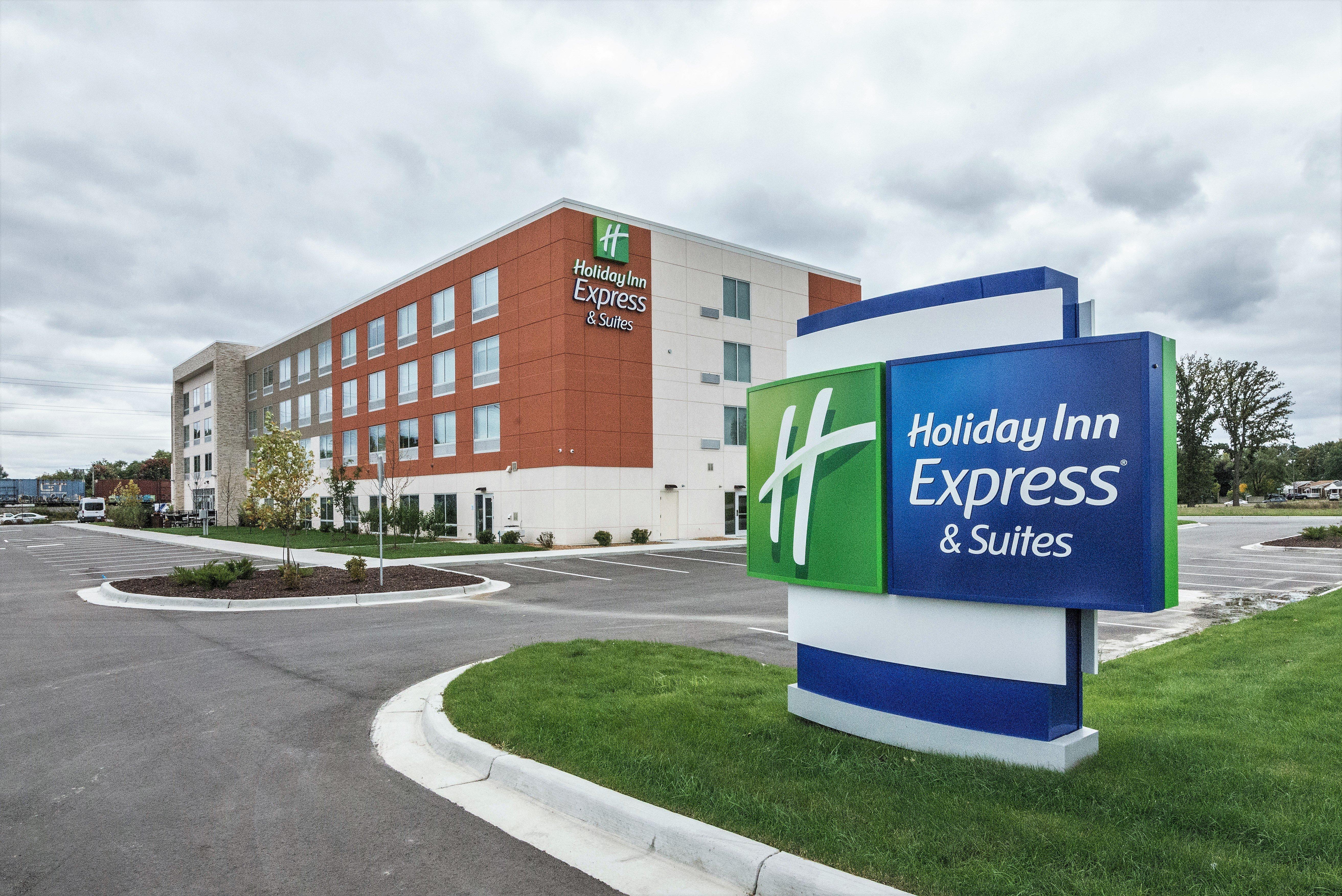 Holiday Inn Express & Suites Allen Park, An Ihg Hotel Exterior photo